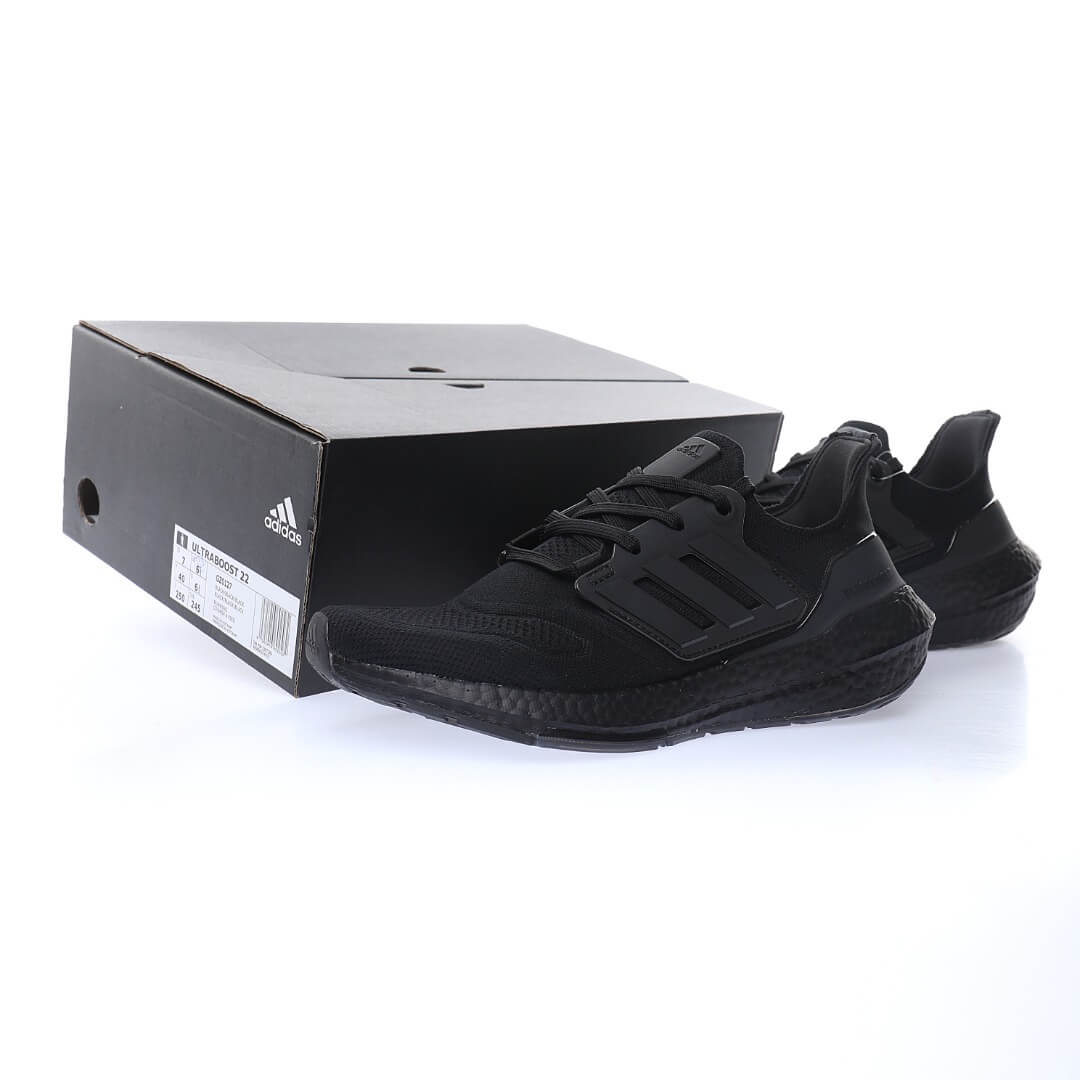 Adidas Ultra Boost 22 Consortium Triple Black / אדידס אולטרה בוסט 22 – תמונה 7
